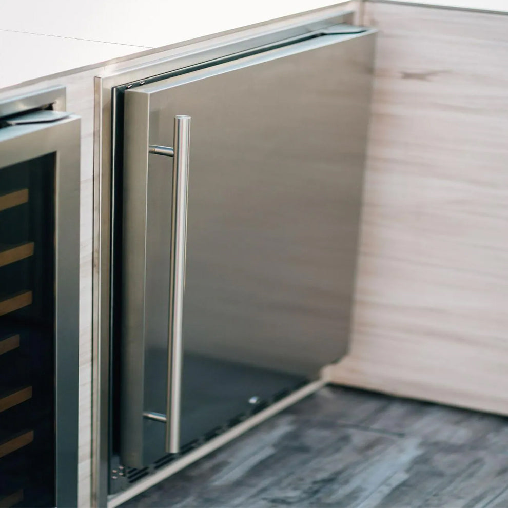 Summerset – 24″ 5.3c Outdoor Rated Refrigerator
