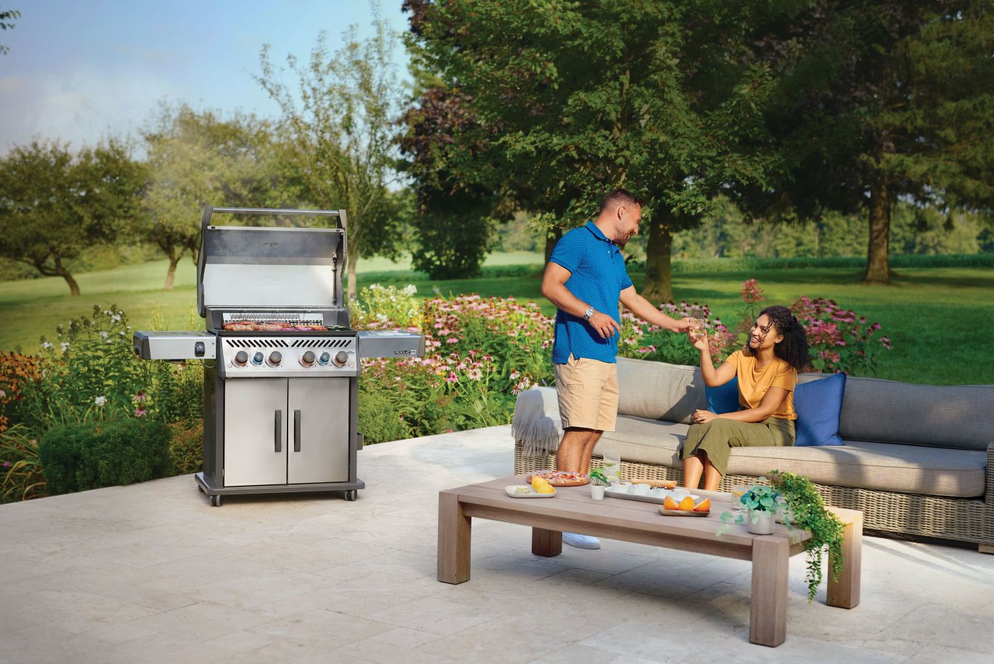 Napoleon Rogue® PRO-S 525 RSIB with Infrared Side and Rear Burner