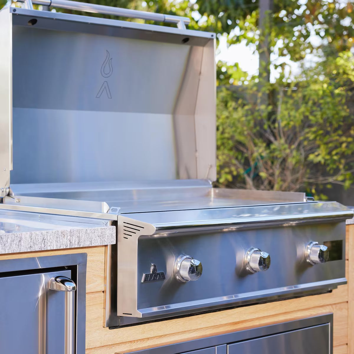 Blaze LTE PRO 40-Inch Built-in Propane Gas Griddle w/ Digital Temperature Screen & Lift-Assist Lid - BLZ-GRIDDLE40-LP