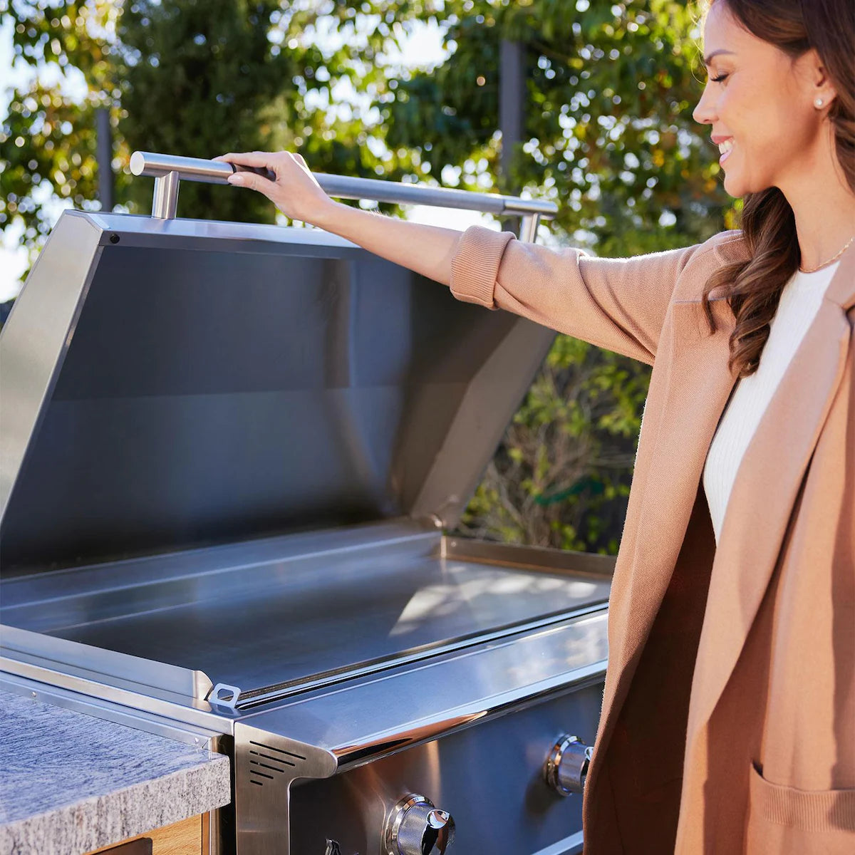 Blaze LTE PRO 40-Inch Built-in Propane Gas Griddle w/ Digital Temperature Screen & Lift-Assist Lid - BLZ-GRIDDLE40-LP