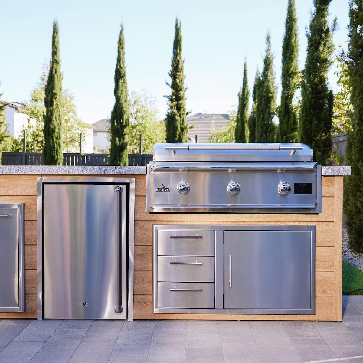 Blaze LTE PRO 40-Inch Built-in Propane Gas Griddle w/ Digital Temperature Screen & Lift-Assist Lid - BLZ-GRIDDLE40-LP