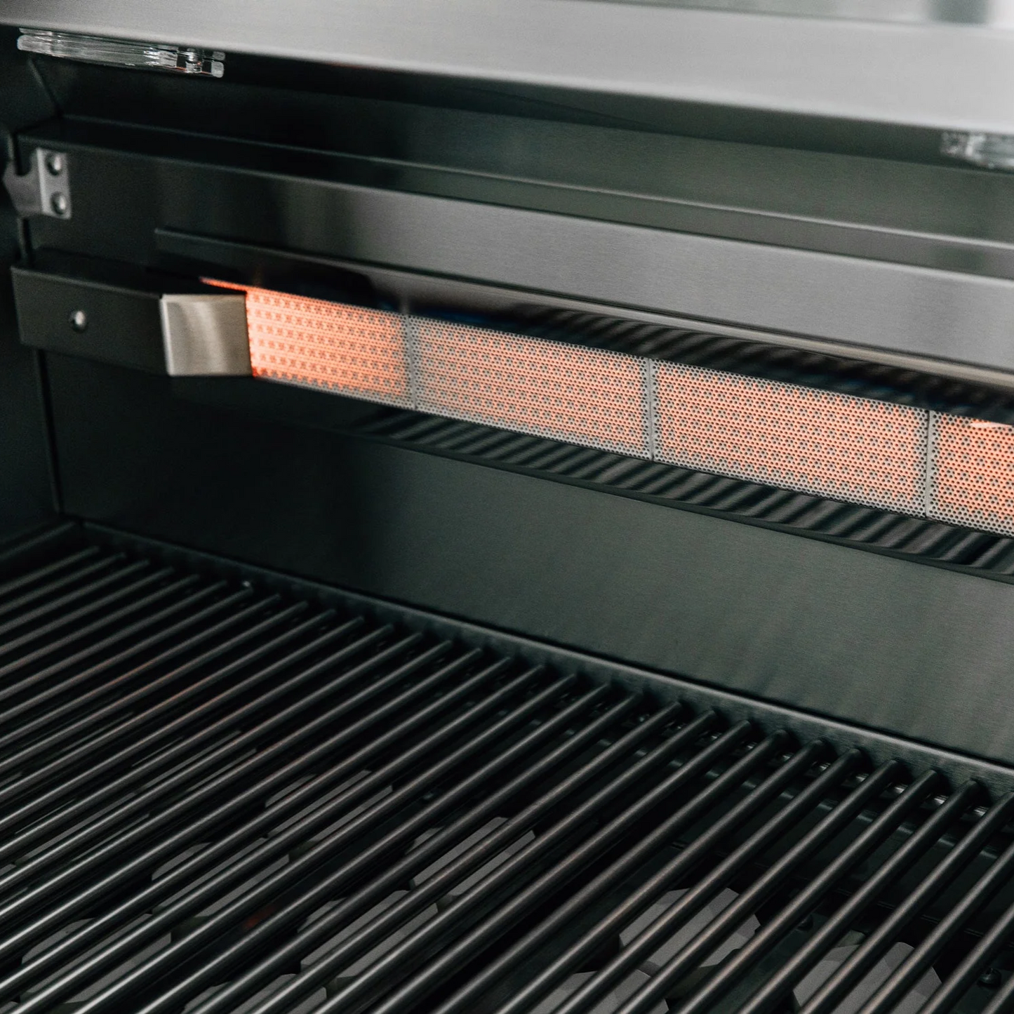 American Made Grills Alturi 36-in 3 Burner Built-In Gas Grill w/ Stainless Steel Burners & Rotisserie – ALT36T