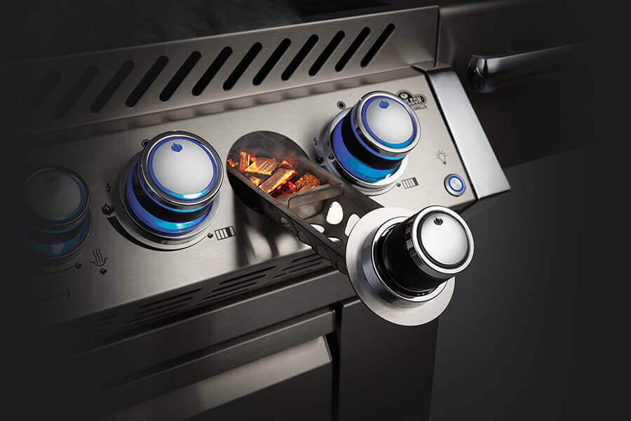 Napoleon Built-in Prestige® PRO 825 RBI with Infrared Bottom and Rear Burners