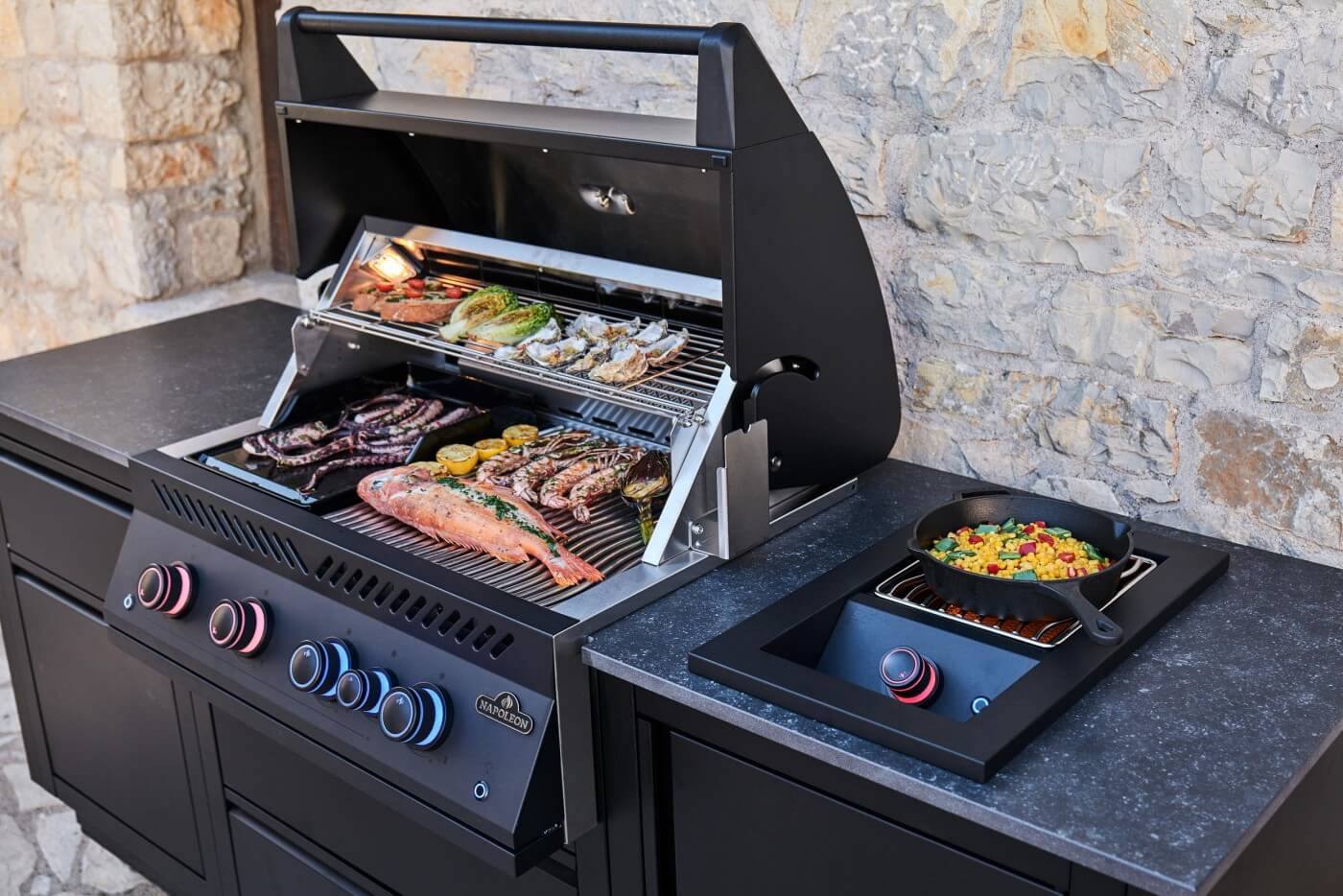 Napoleon - OASIS® 301 Outdoor Kitchen, Built-in 700 Series 32 with Soft Close Doors