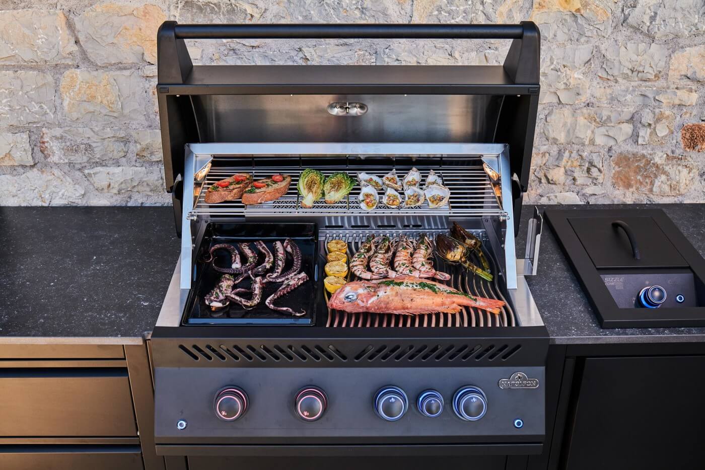Napoleon - OASIS® 301 Outdoor Kitchen, Built-in 700 Series 32 with Soft Close Doors