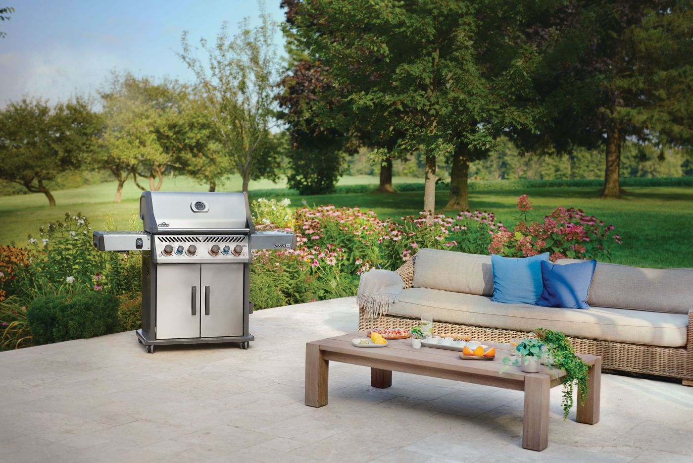 Napoleon Rogue® PRO-S 525 RSIB with Infrared Side and Rear Burner