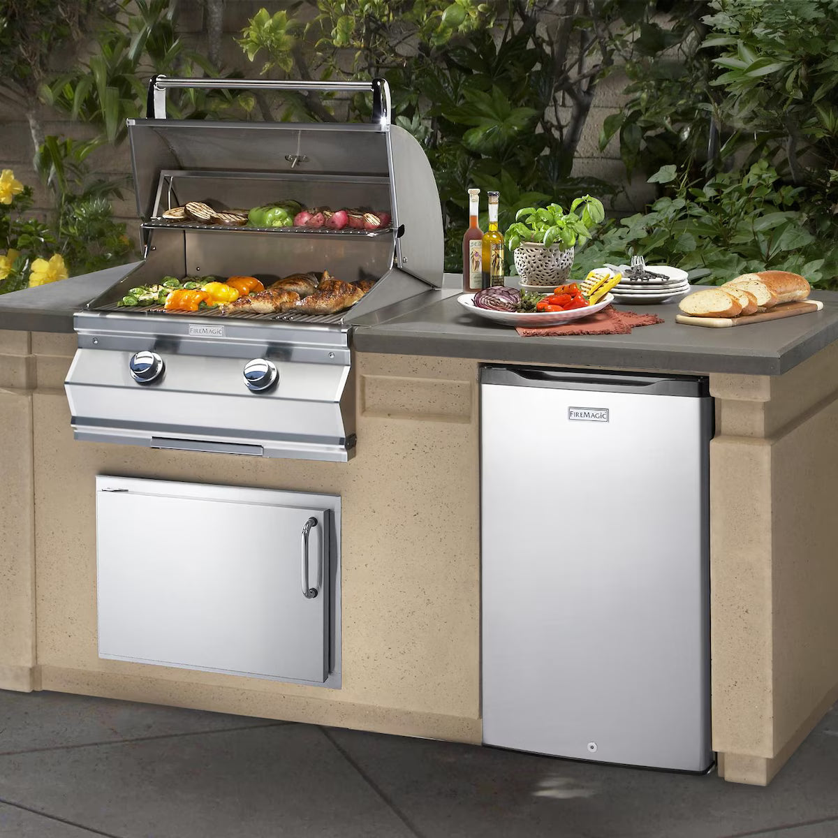 Fire Magic Choice C430I 24-Inch Built-In Natural Gas Grill With Analog Thermometer