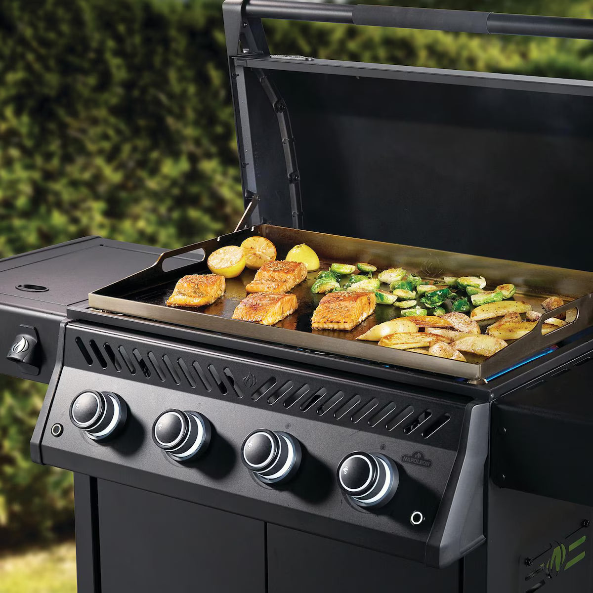 Napoleon Rogue PRO Phantom 30-in 4 Burner Propane Griddle - RP30FTPK-PHM