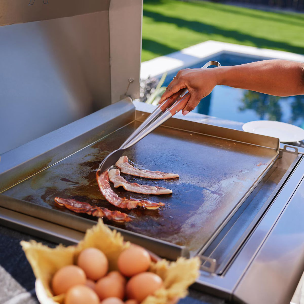 Blaze LTE+ 30-Inch Built-in Natural Gas Griddle w/ Lift-Assist Hood - BLZ-GRIDDLE-LTE3-NG